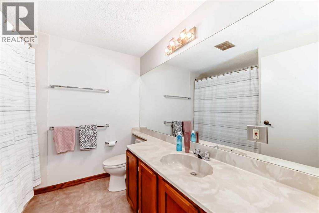 Single Family House 4 Level for Sale in  Point Mckay Gardens NW Point McKay Calgary 