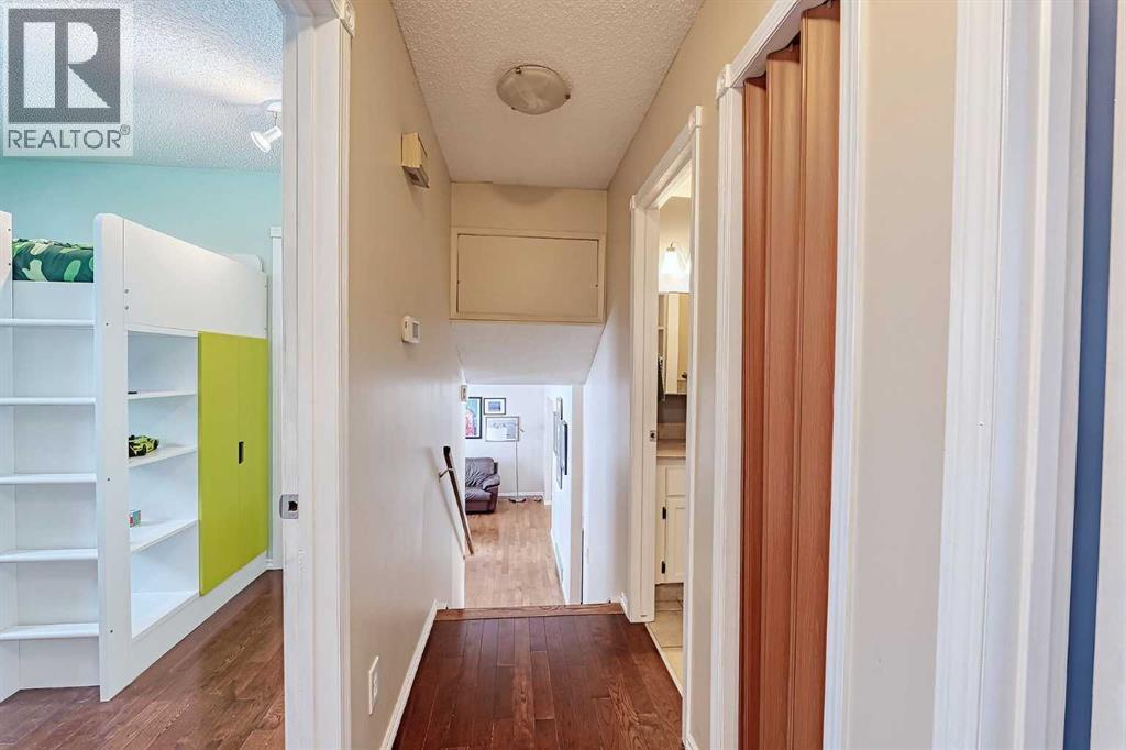 Single Family House 4 Level for Sale in  Edgeland Mews NW Edgemont Calgary 