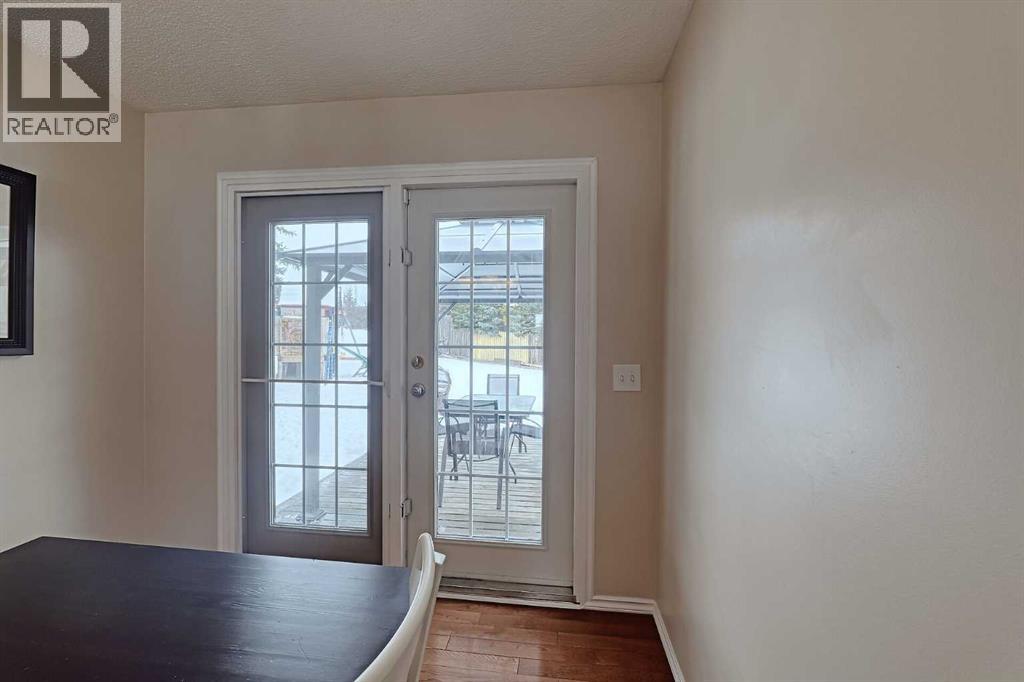 Single Family House 4 Level for Sale in  Edgeland Mews NW Edgemont Calgary 