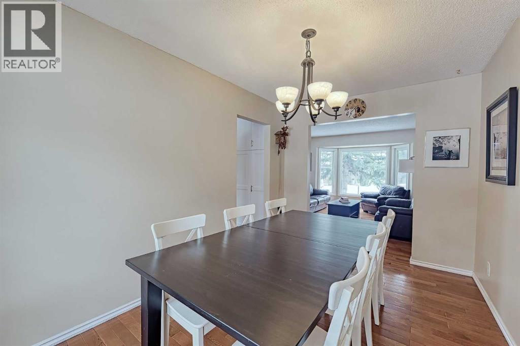 Single Family House 4 Level for Sale in  Edgeland Mews NW Edgemont Calgary 