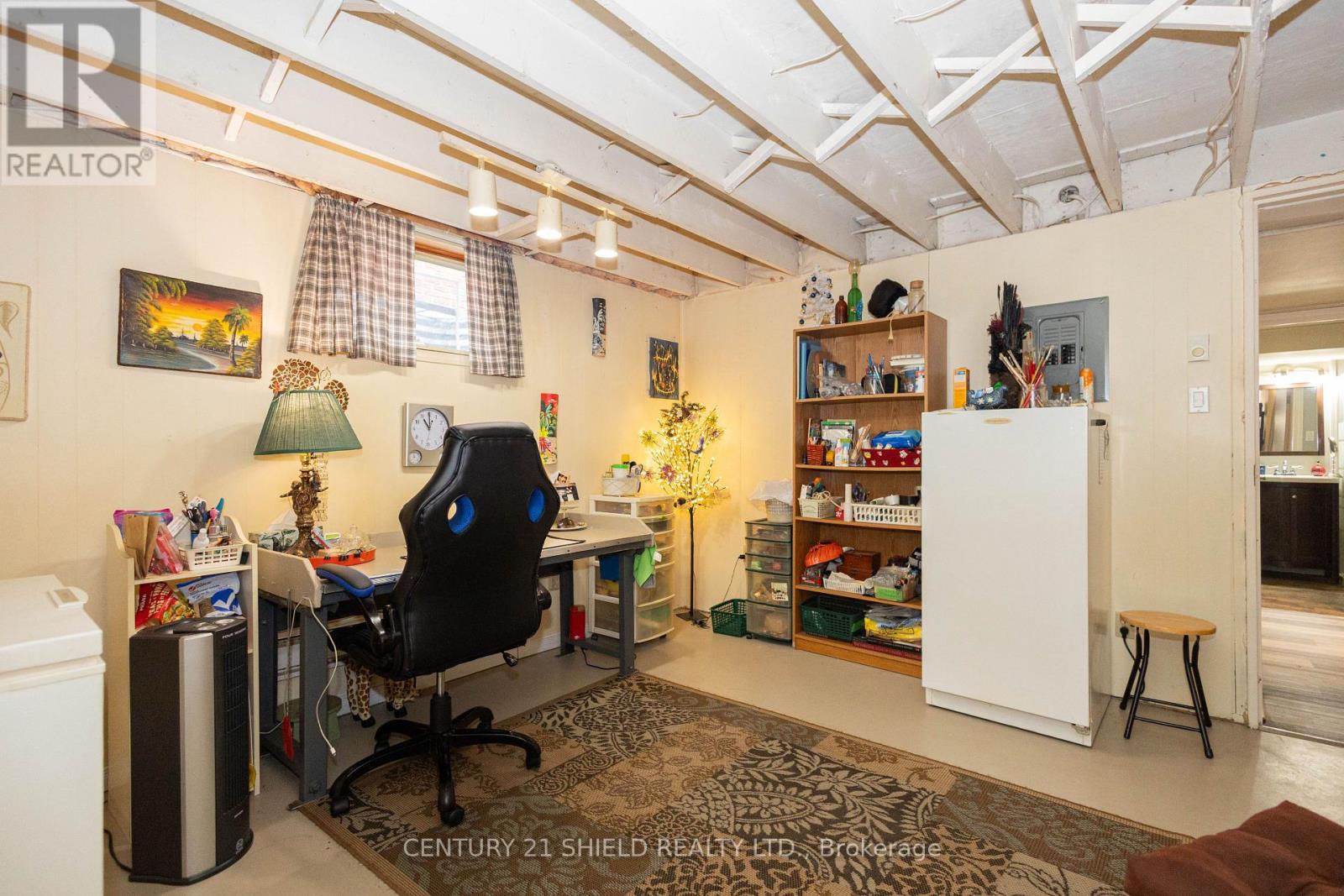 1443 1ST STREET E - 32