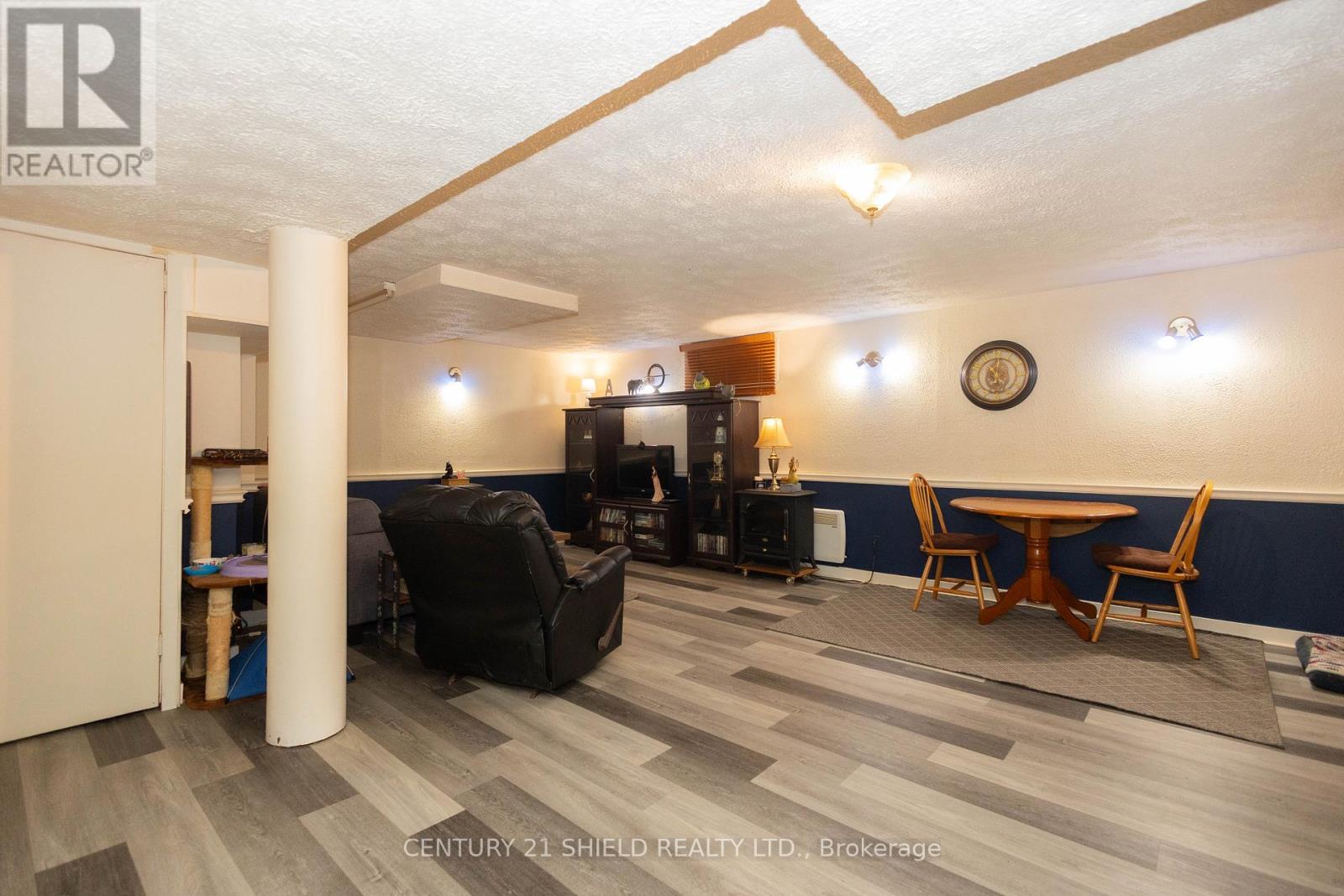1443 1ST STREET E - 35