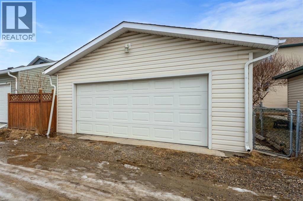 Single Family House 4 Level for Sale in  Coventry View NE Coventry Hills Calgary 