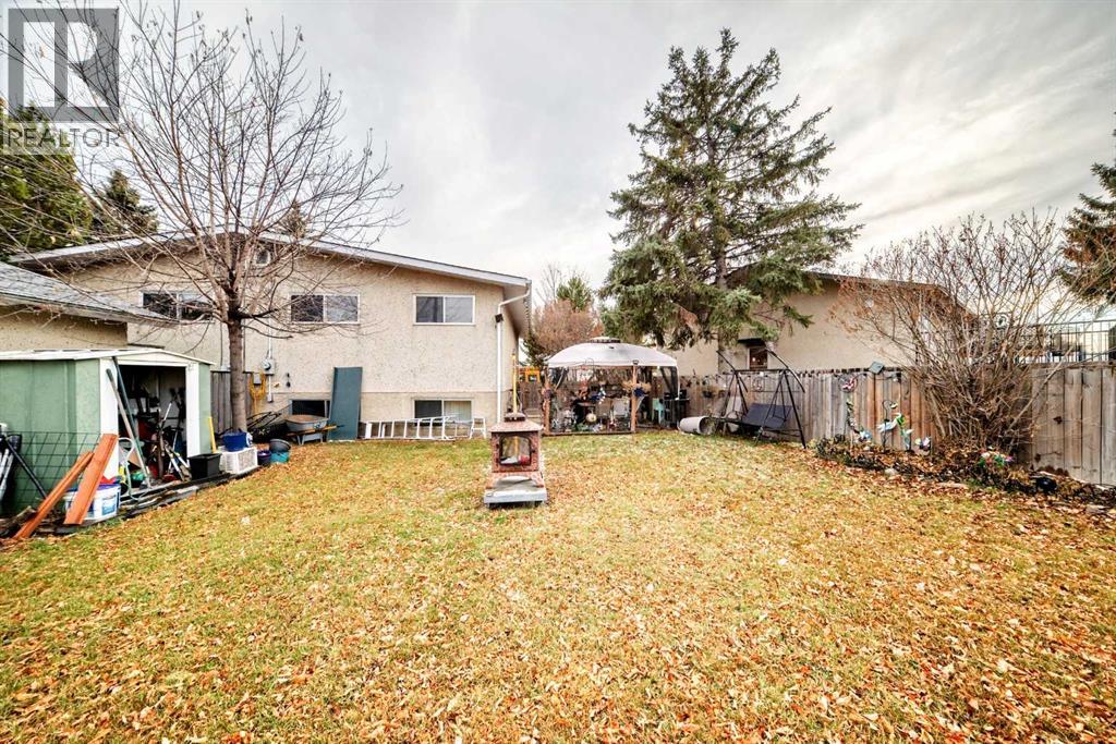 Multi-family House Bi-level for Sale in  Beaver Dam Place NE Thorncliffe Calgary 