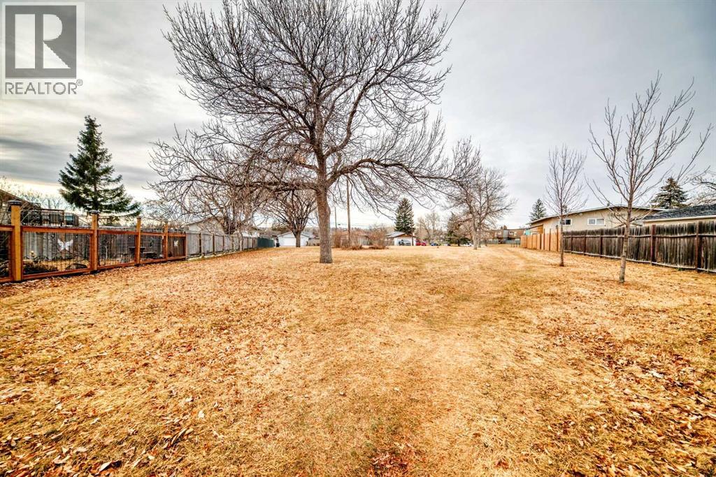 Multi-family House Bi-level for Sale in  Beaver Dam Place NE Thorncliffe Calgary 