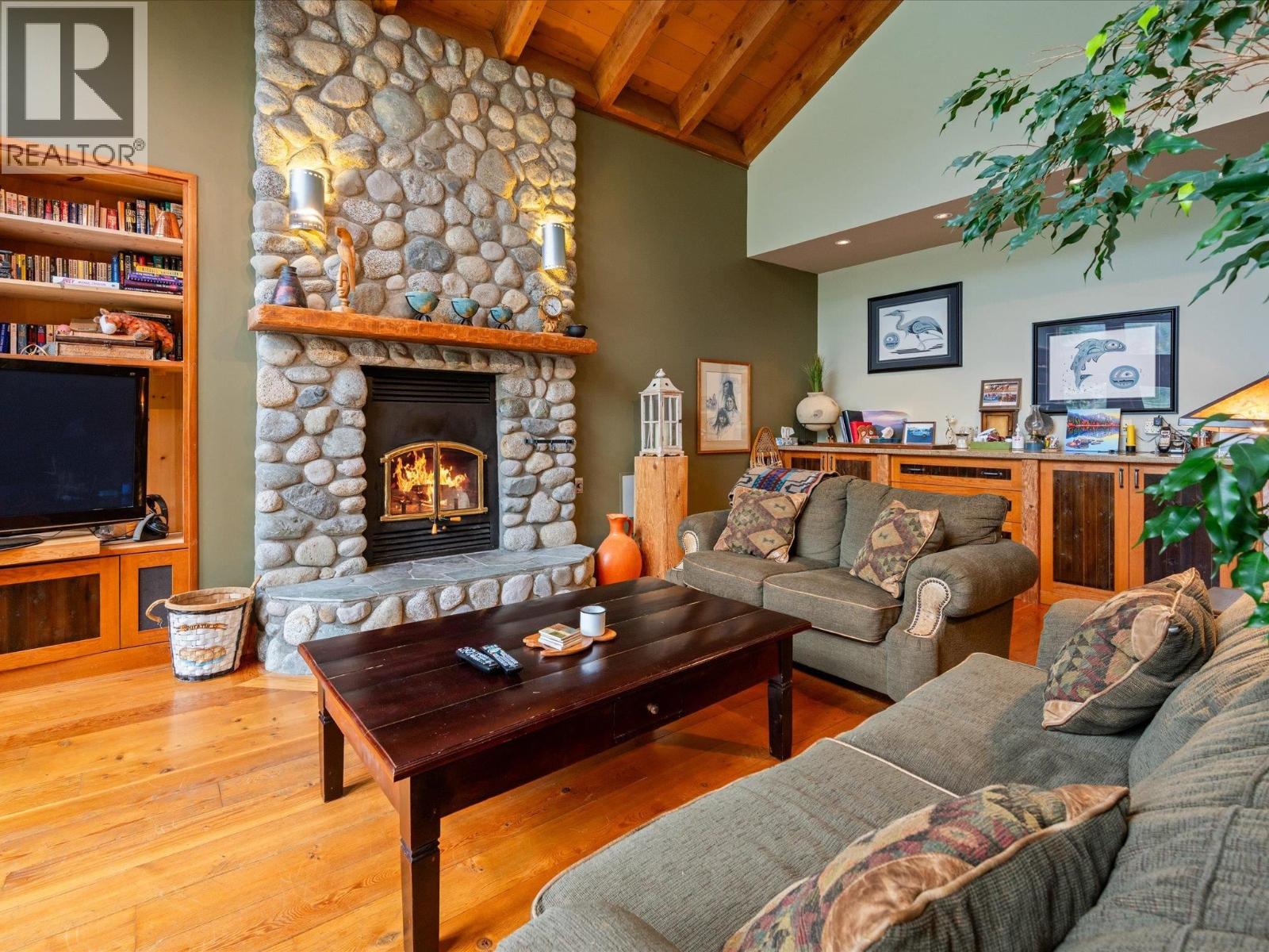 9297 LAKESHORE DRIVE, Whistler