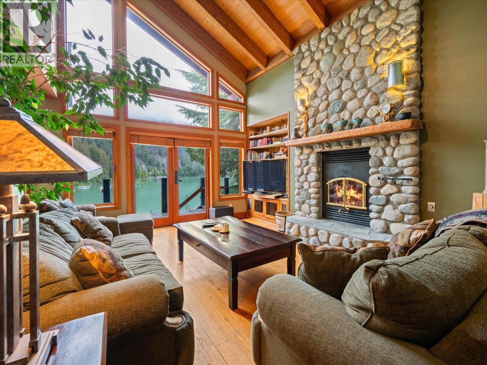 9297 LAKESHORE DRIVE, Whistler