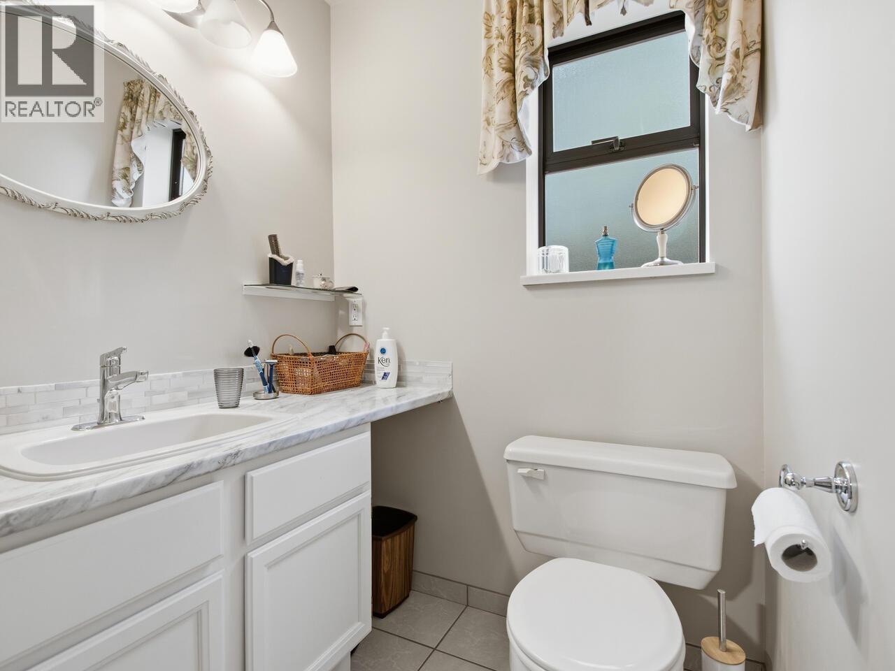 914 LONDON STREET, New Westminster