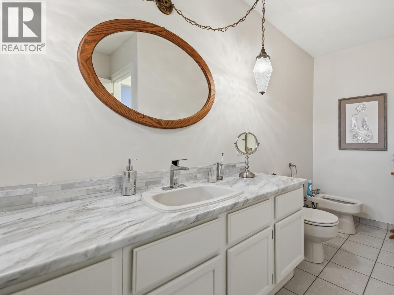 914 LONDON STREET, New Westminster