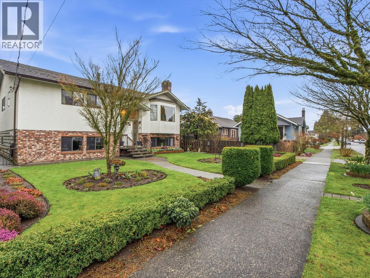 914 LONDON STREET, New Westminster