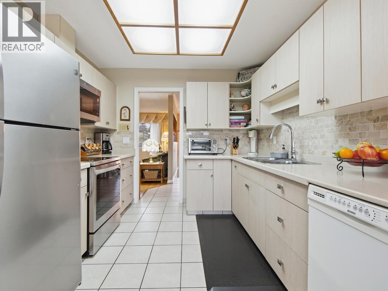 914 LONDON STREET, New Westminster