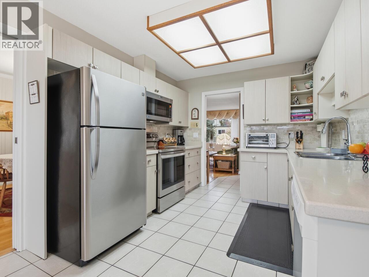 914 LONDON STREET, New Westminster