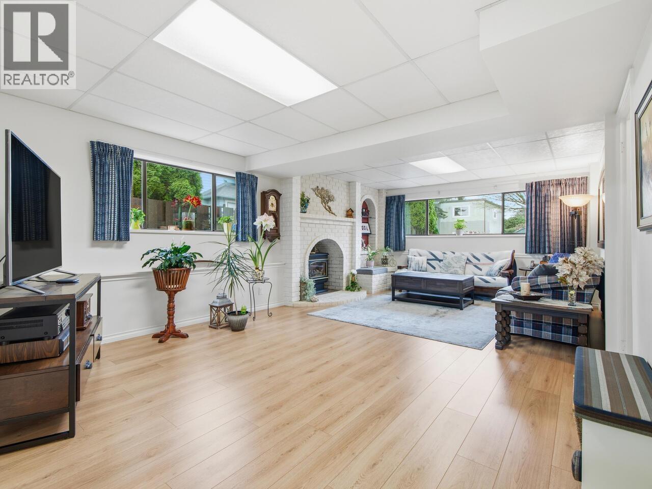 914 LONDON STREET, New Westminster