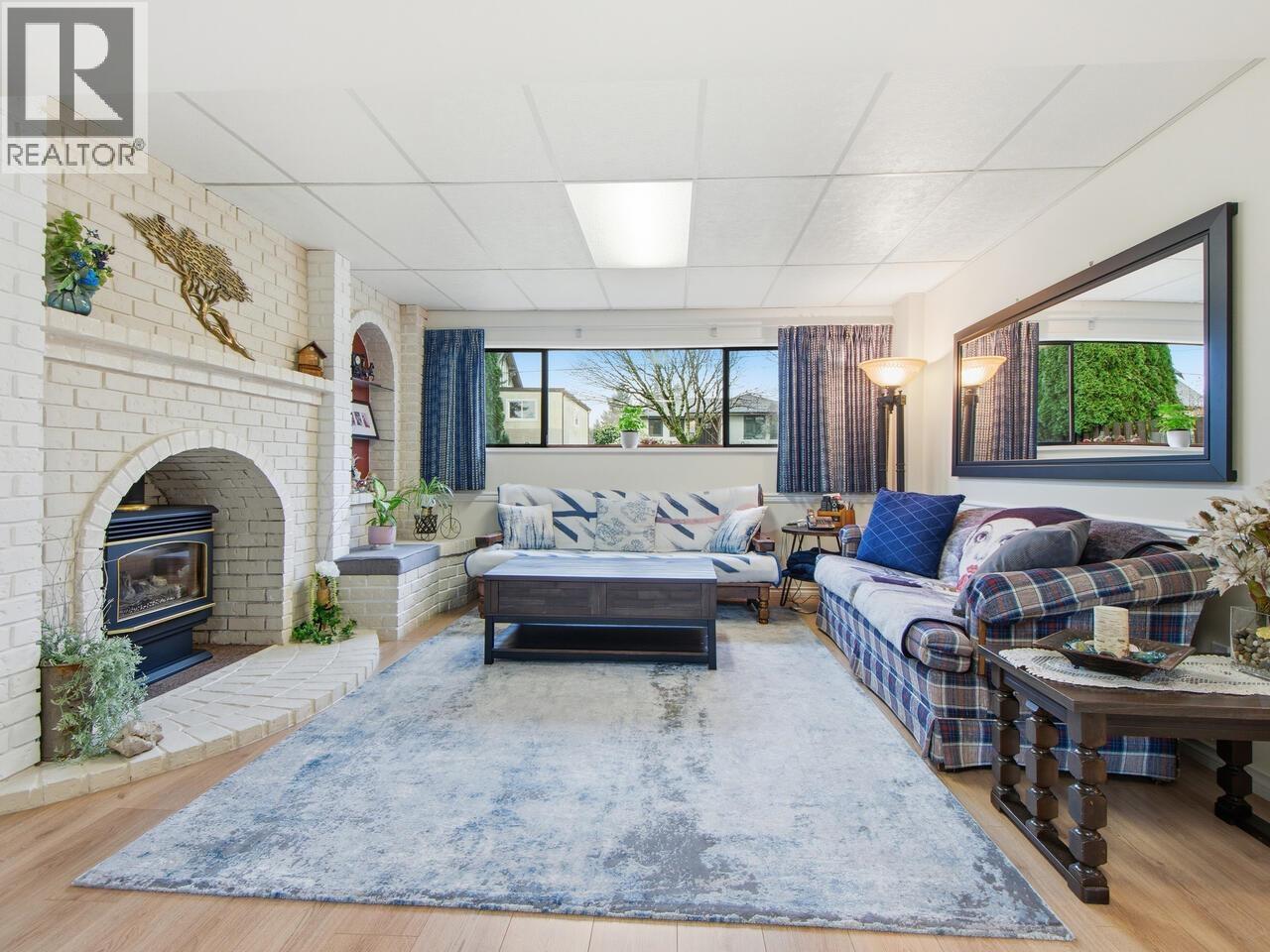 914 LONDON STREET, New Westminster