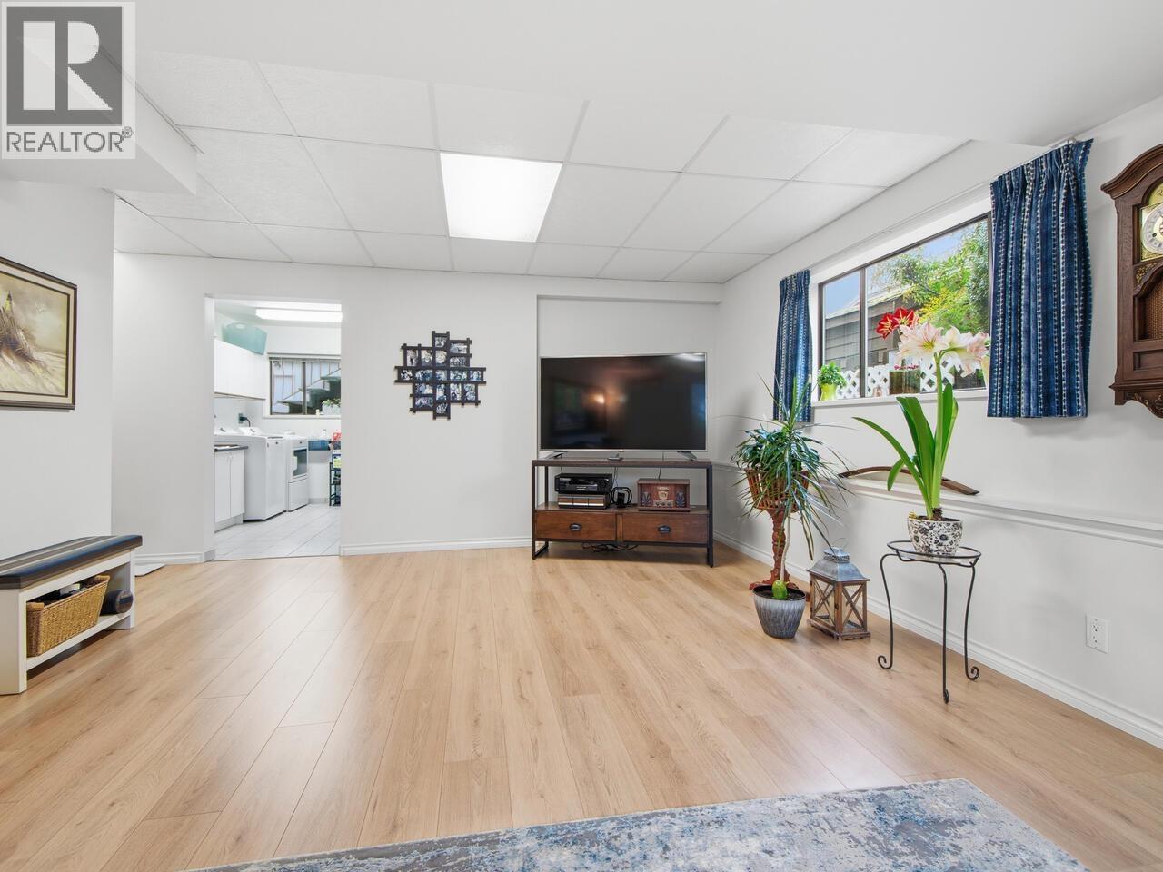 914 LONDON STREET, New Westminster