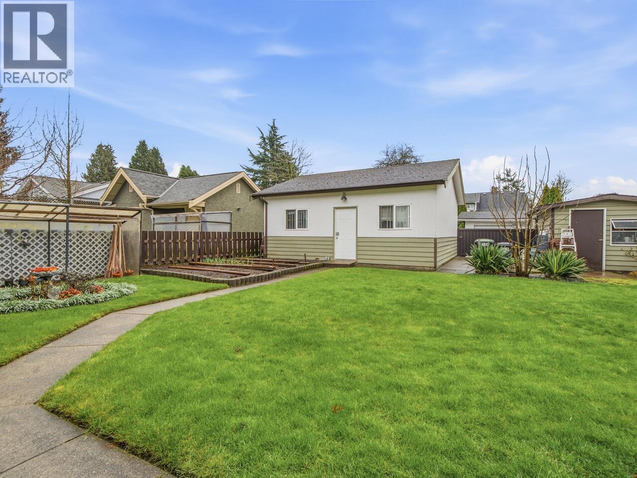 914 LONDON STREET, New Westminster