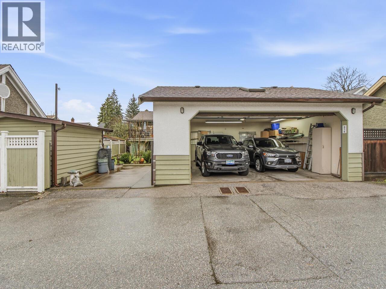 914 LONDON STREET, New Westminster