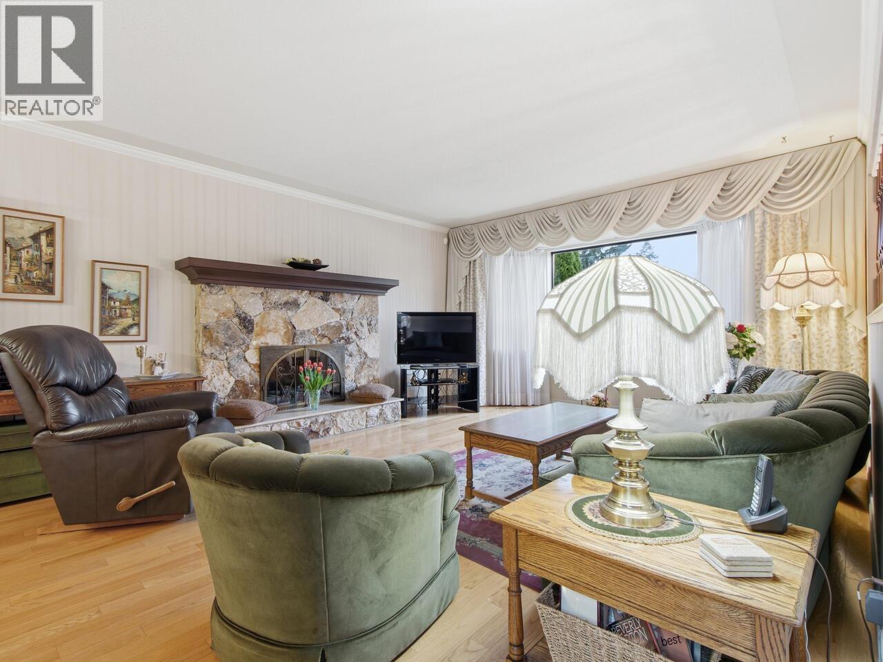 914 LONDON STREET, New Westminster