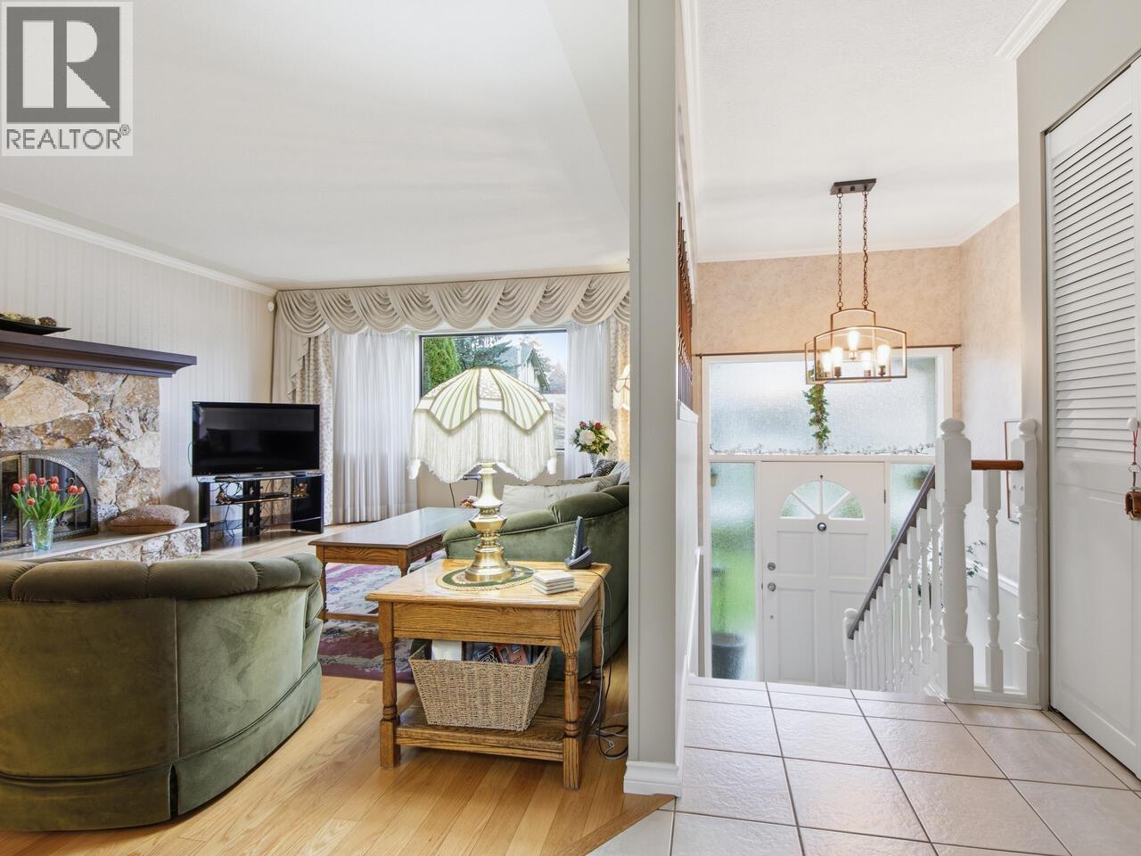 914 LONDON STREET, New Westminster