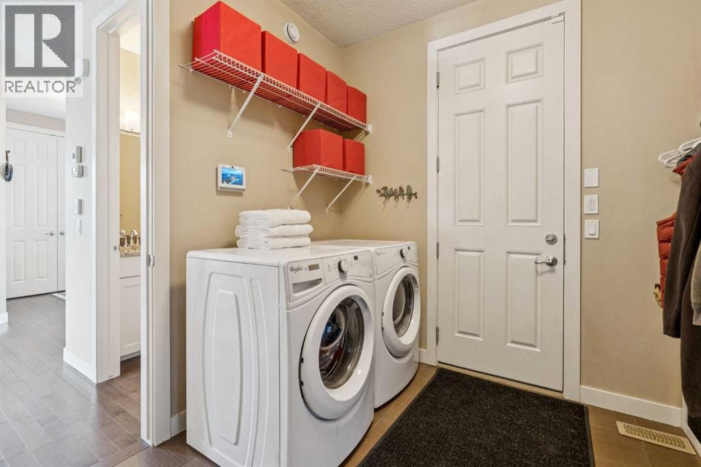 Single Family House for Sale in  Quarry Heights SE Douglasdale/Glen Calgary 