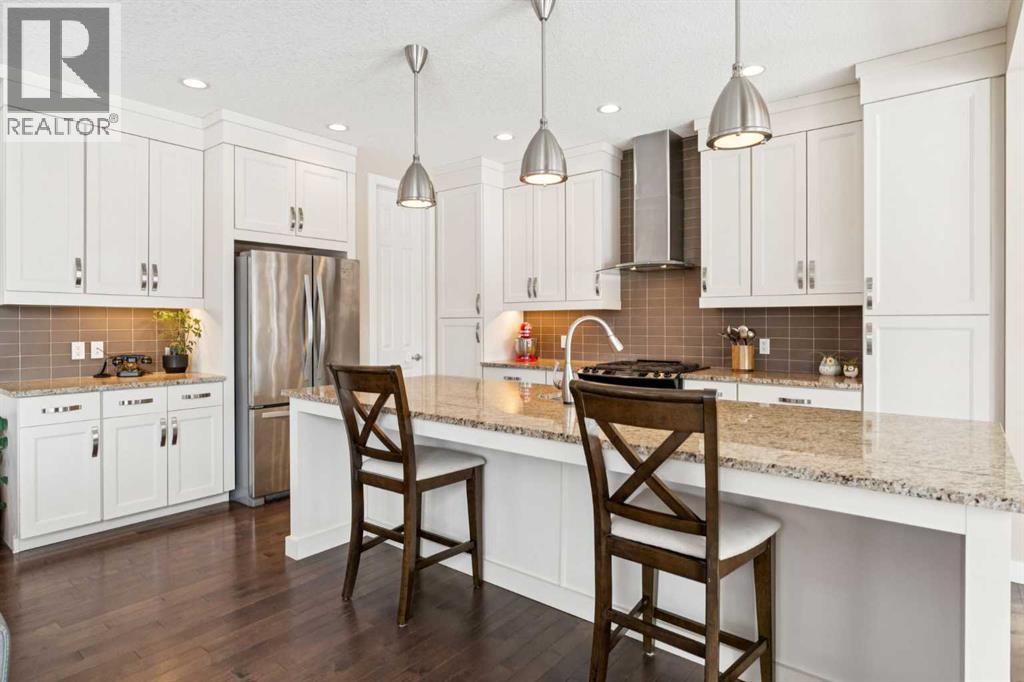 Single Family House for Sale in  Quarry Heights SE Douglasdale/Glen Calgary 