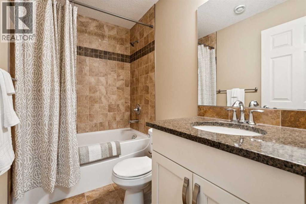 Single Family House for Sale in  Quarry Heights SE Douglasdale/Glen Calgary 