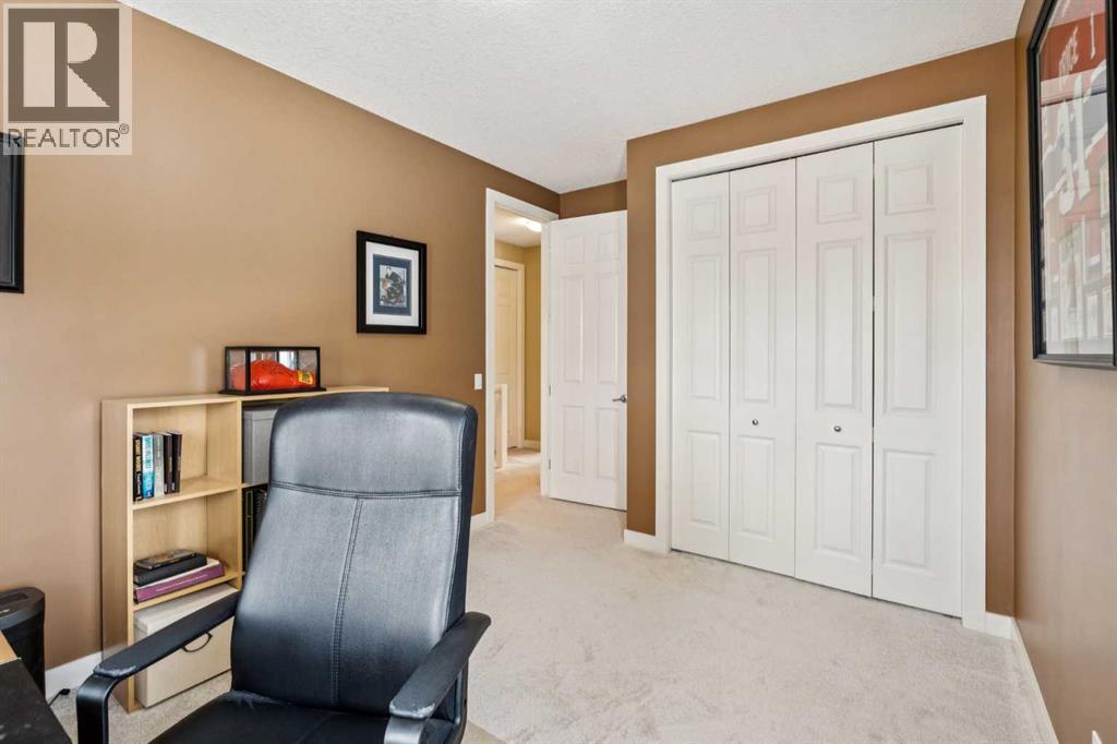 Single Family House for Sale in  Quarry Heights SE Douglasdale/Glen Calgary 