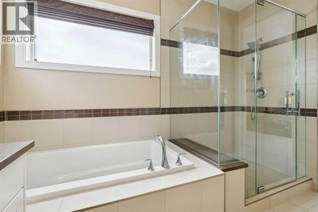 Single Family House for Sale in  Quarry Heights SE Douglasdale/Glen Calgary 