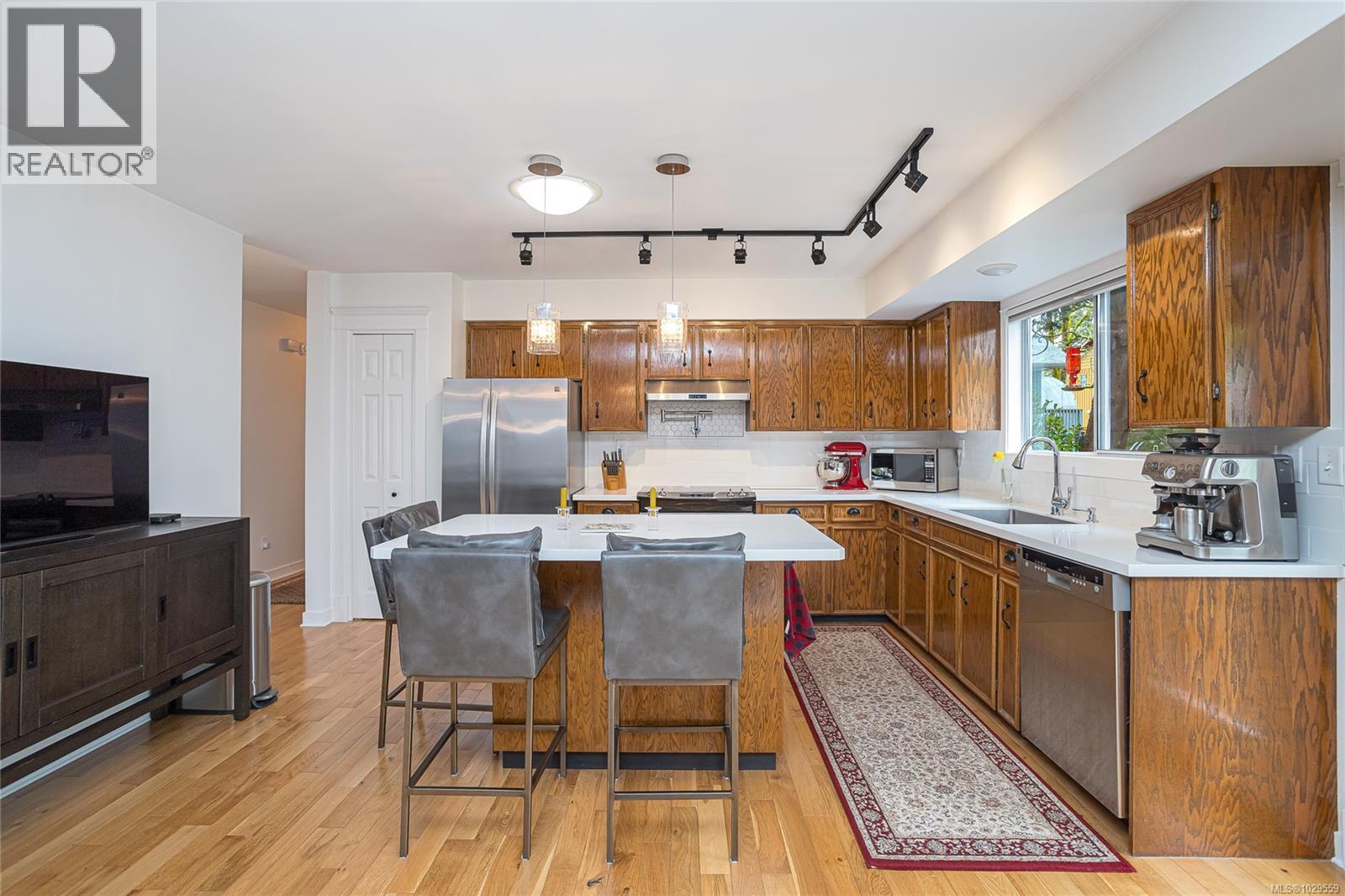  920 Woodhall Drive, Saanich