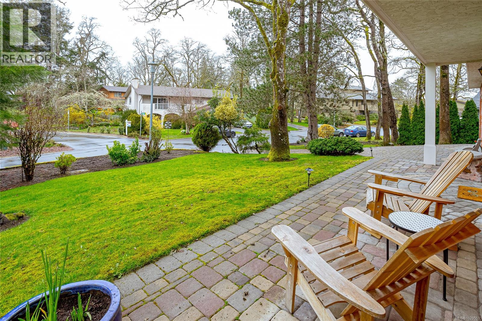  920 Woodhall Drive, Saanich