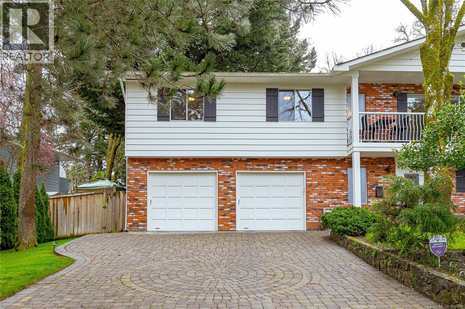  920 Woodhall Drive, Saanich
