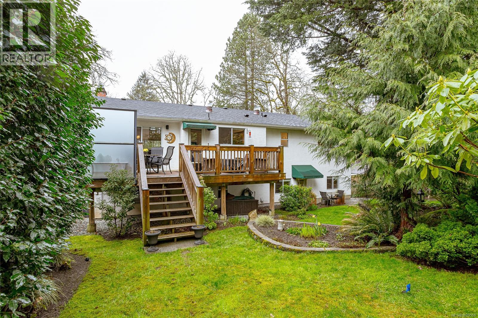  920 Woodhall Drive, Saanich