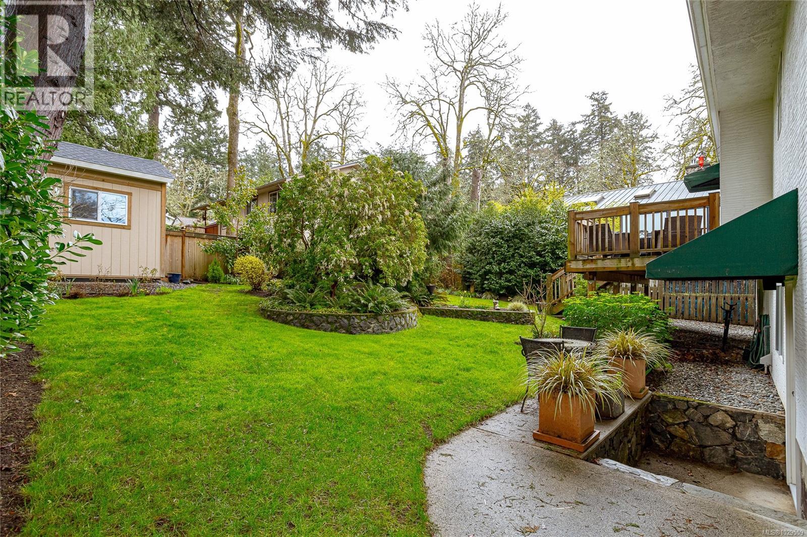  920 Woodhall Drive, Saanich