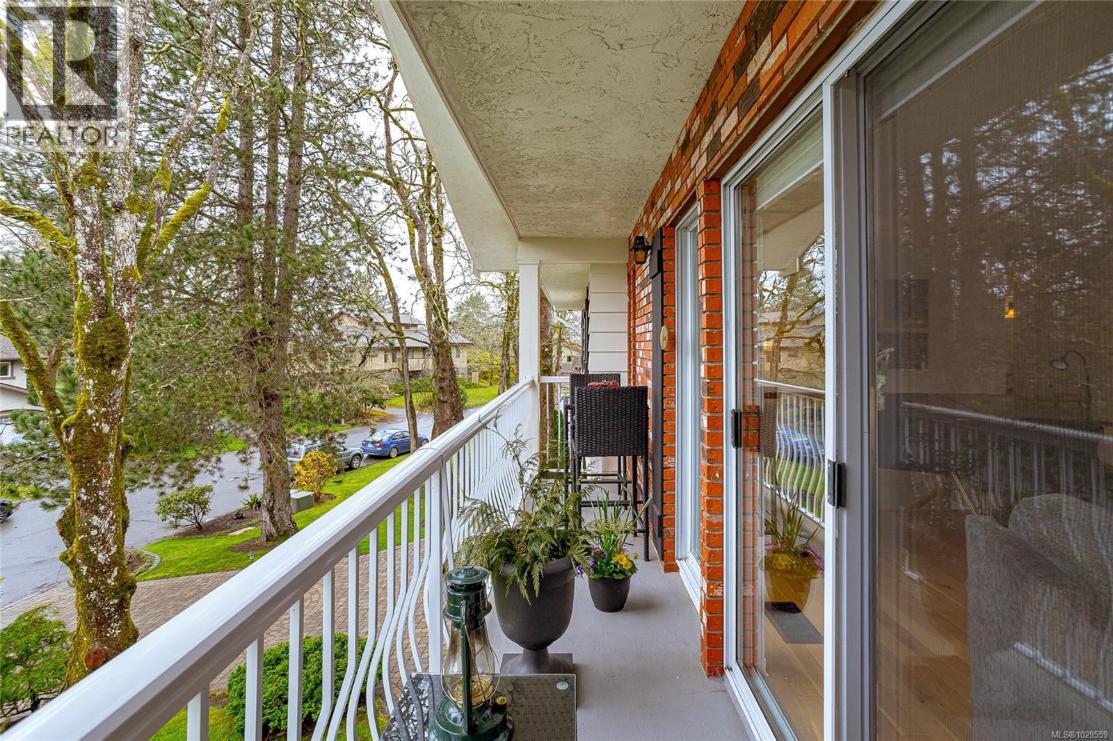  920 Woodhall Drive, Saanich