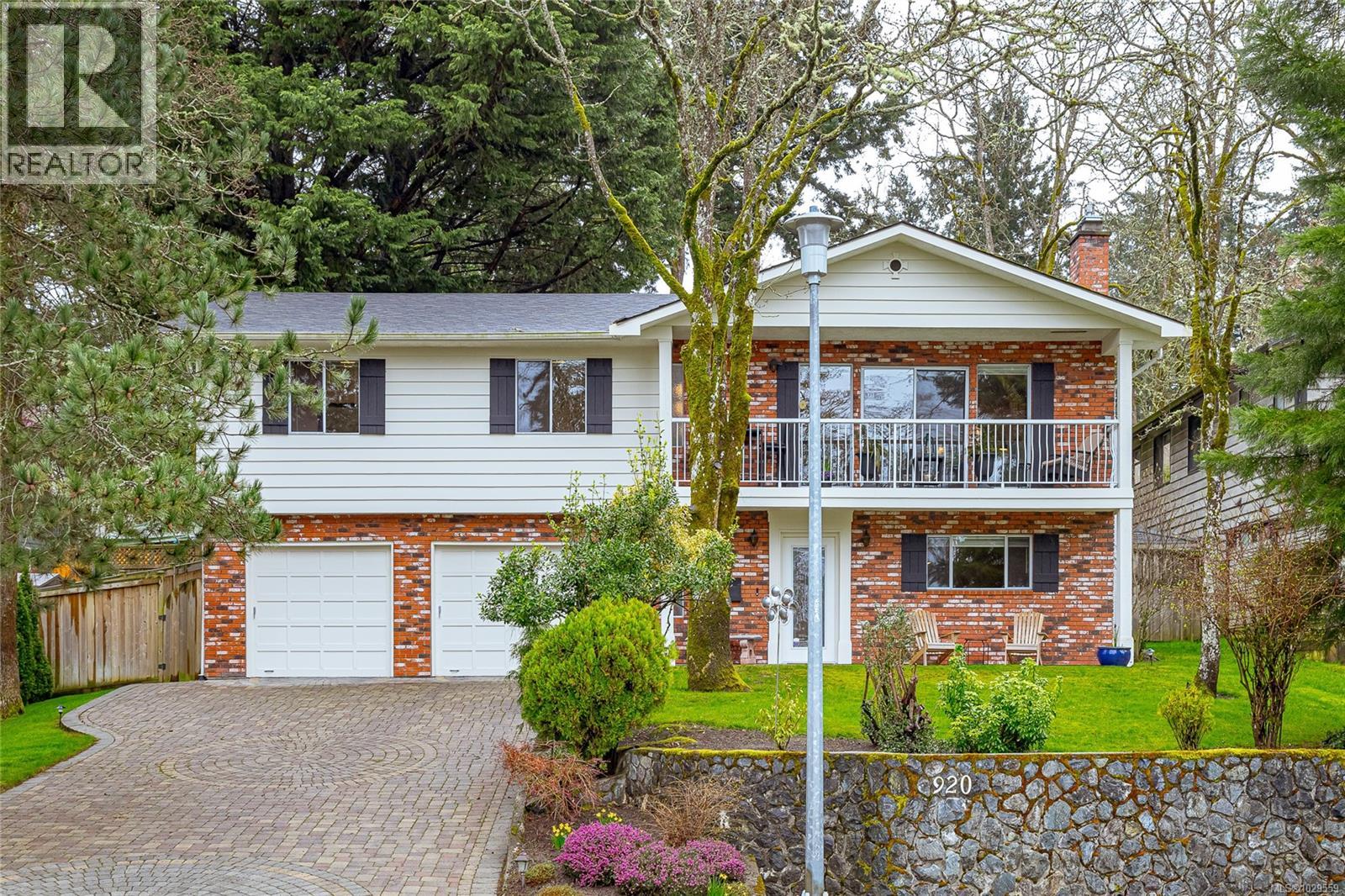  920 Woodhall Drive, Saanich