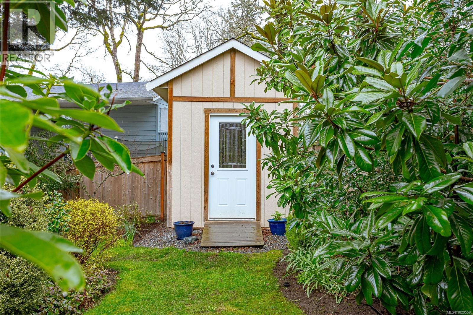  920 Woodhall Drive, Saanich