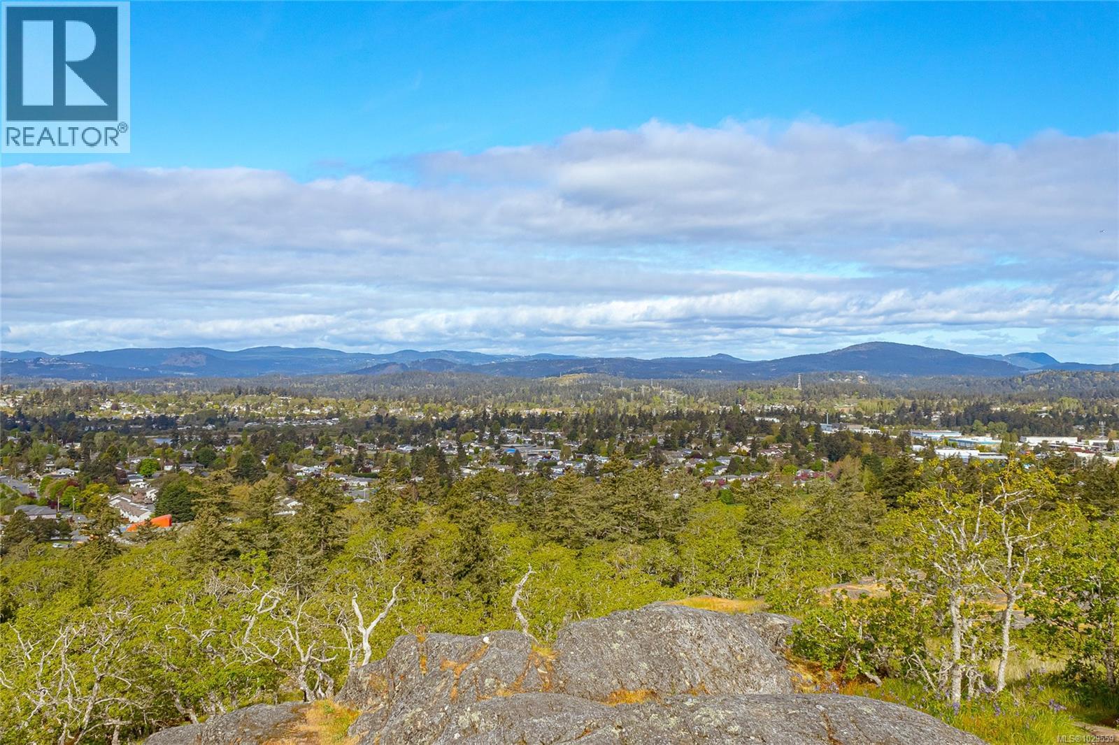  920 Woodhall Drive, Saanich