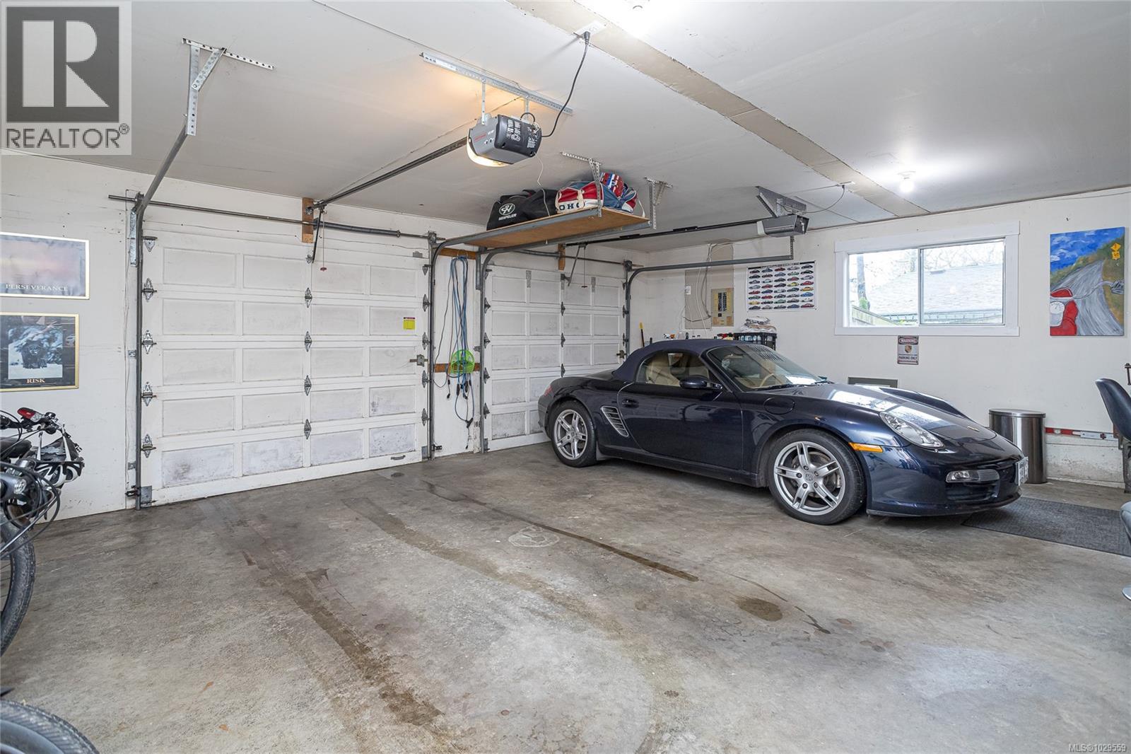  920 Woodhall Drive, Saanich