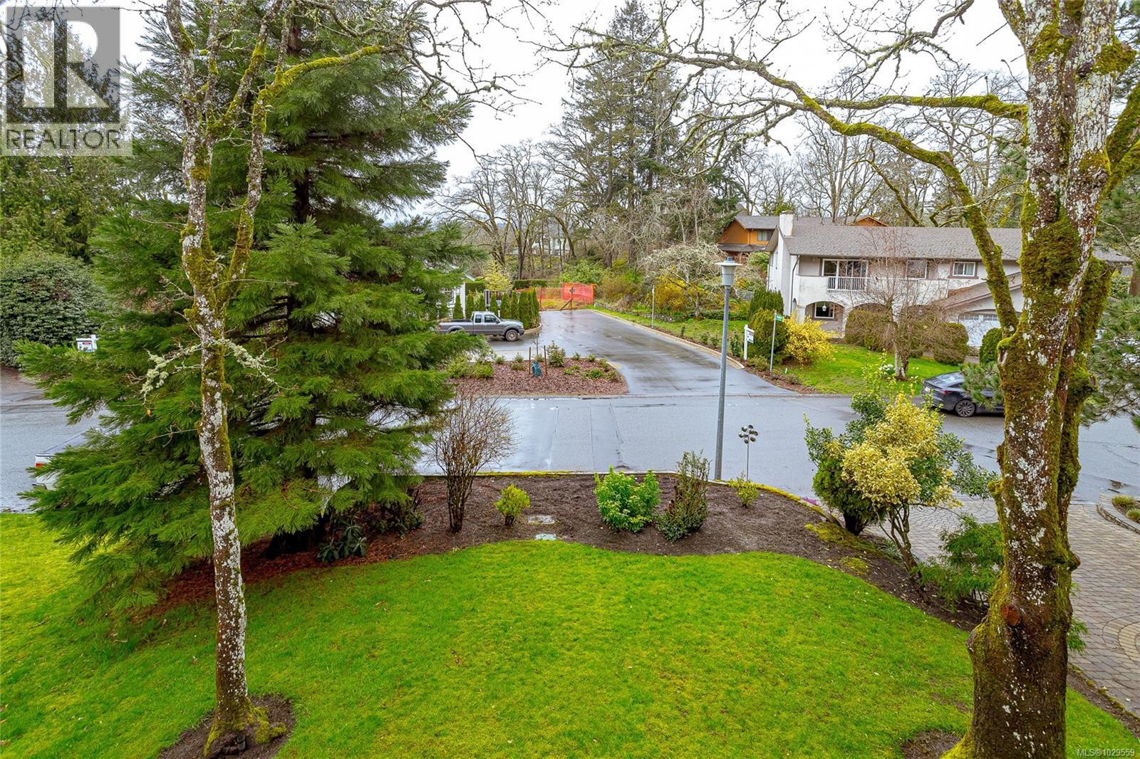 920 Woodhall Drive, Saanich