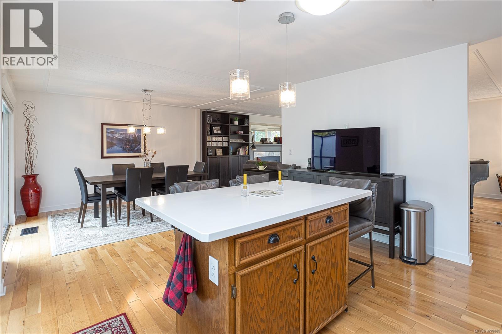  920 Woodhall Drive, Saanich