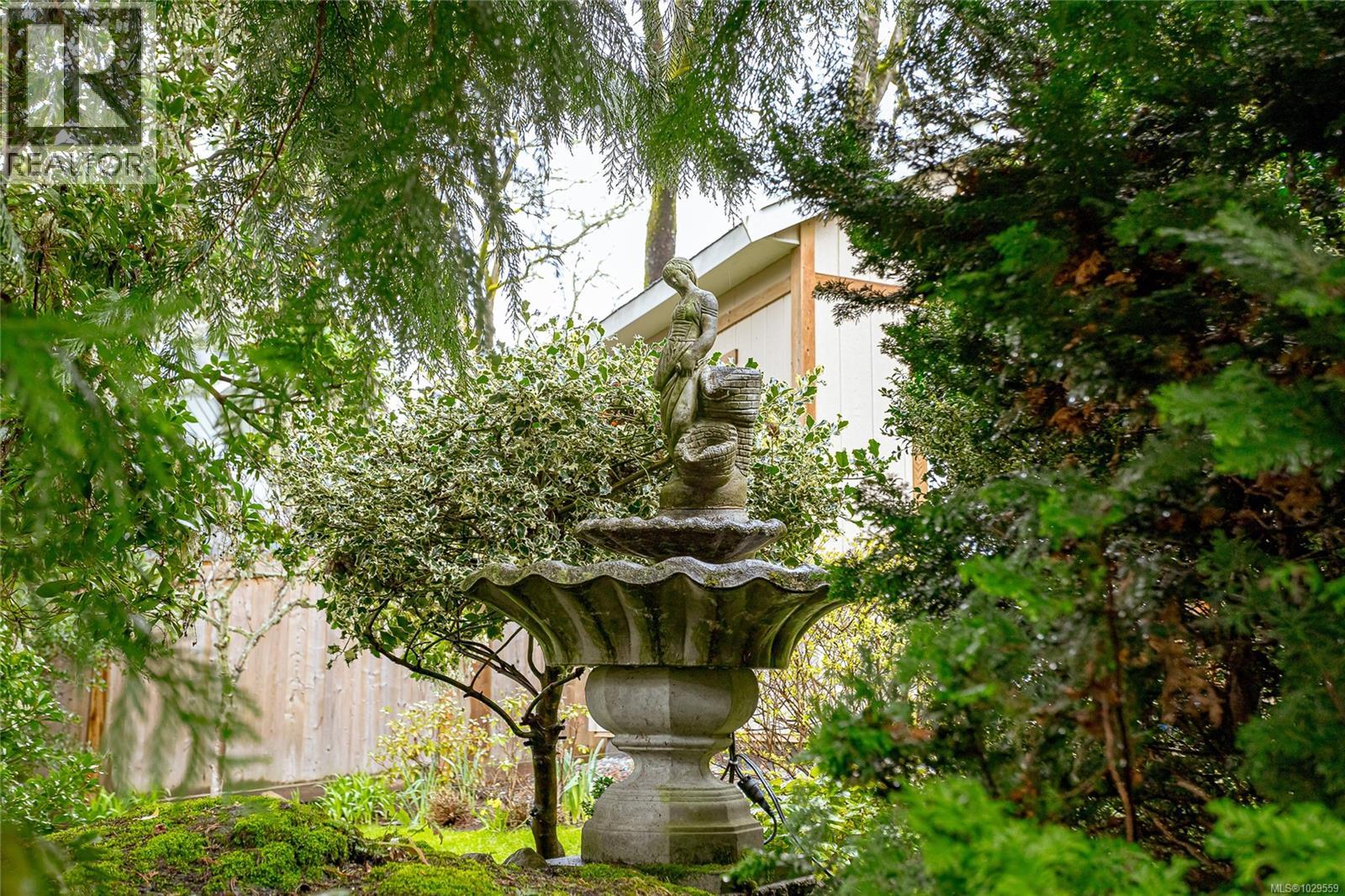  920 Woodhall Drive, Saanich