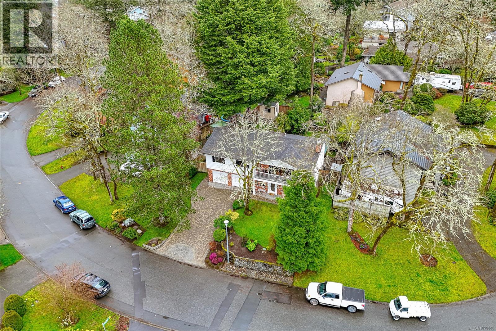  920 Woodhall Drive, Saanich