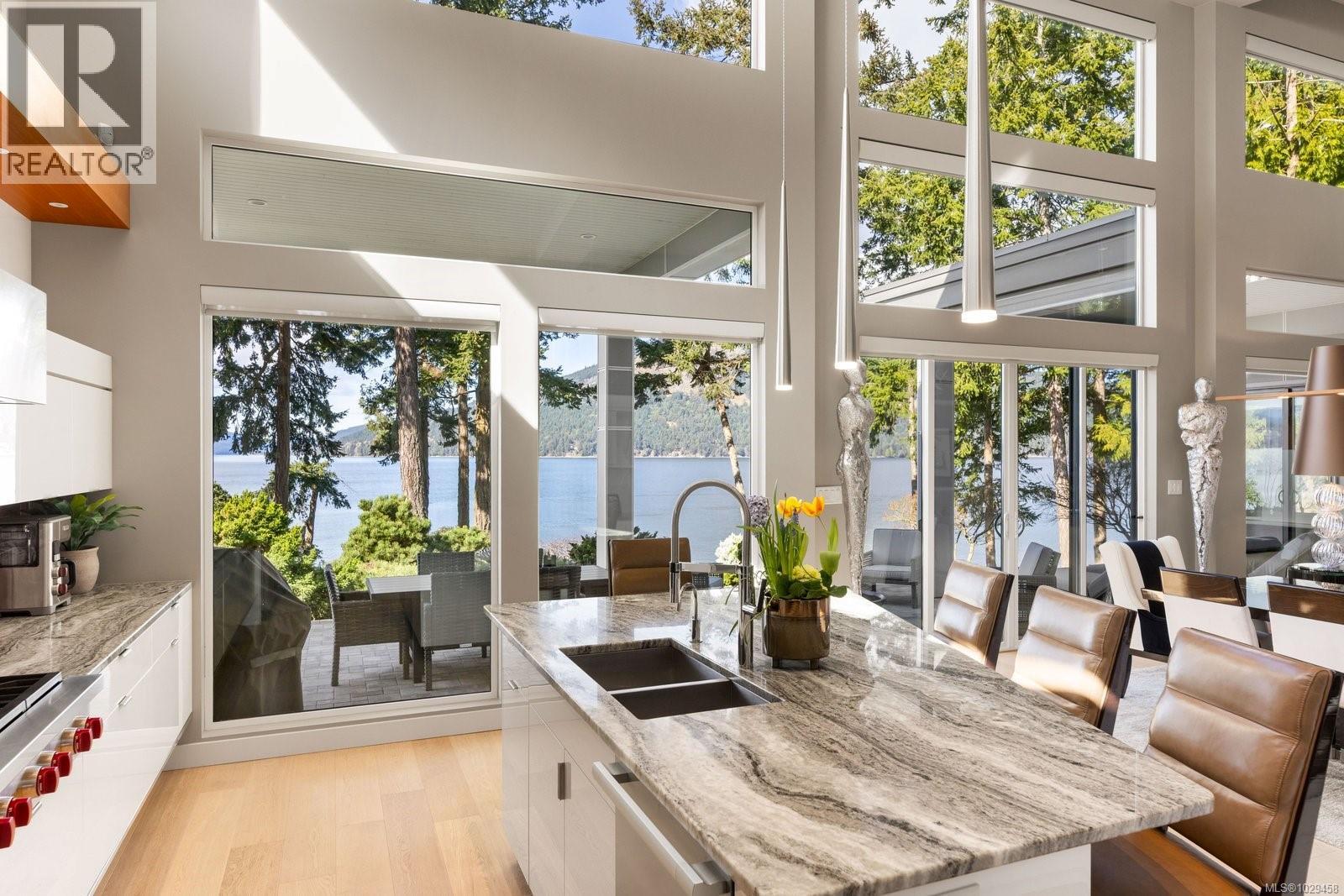 568 LANDS END RD - 11