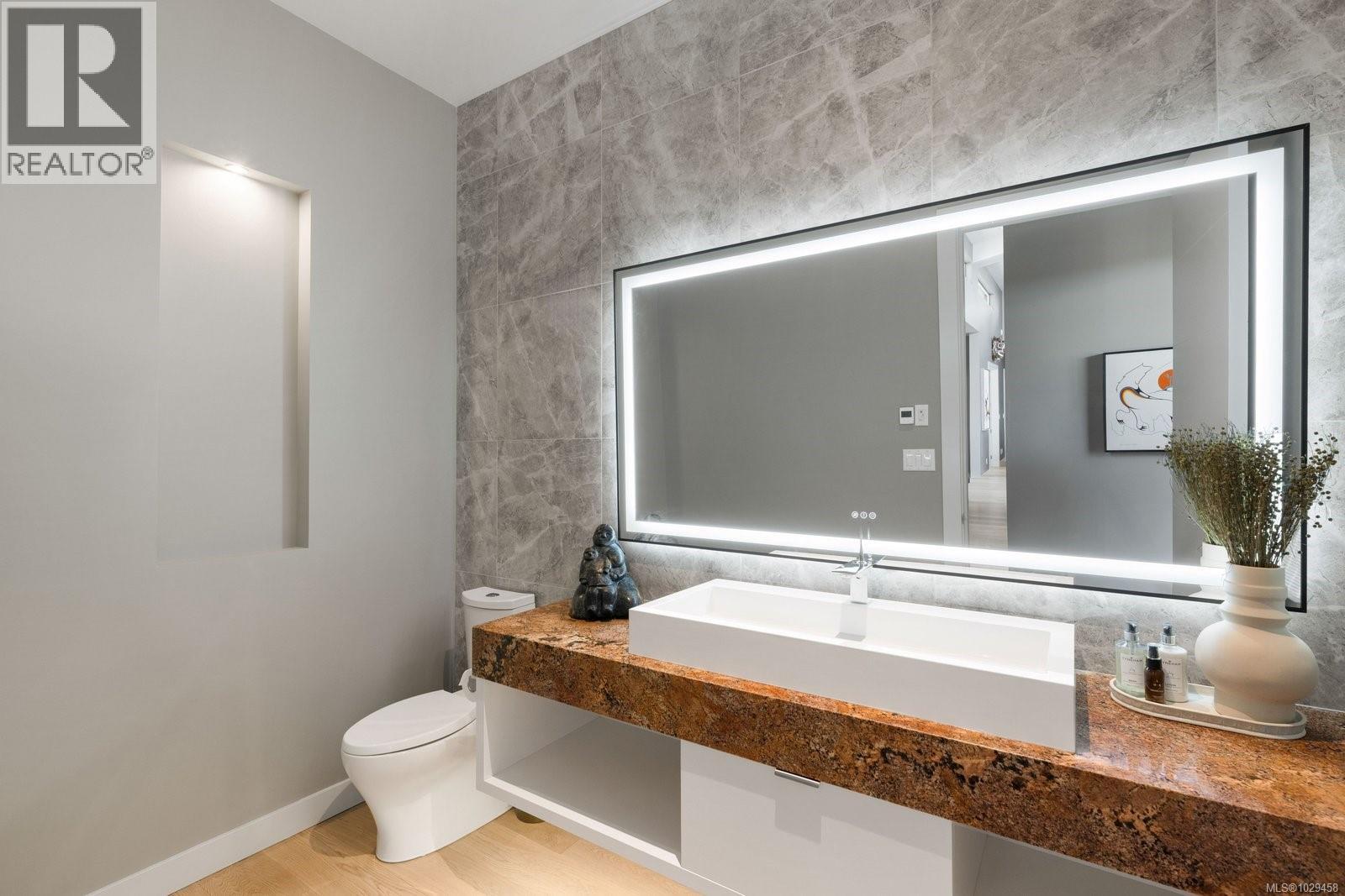 568 LANDS END RD - 27