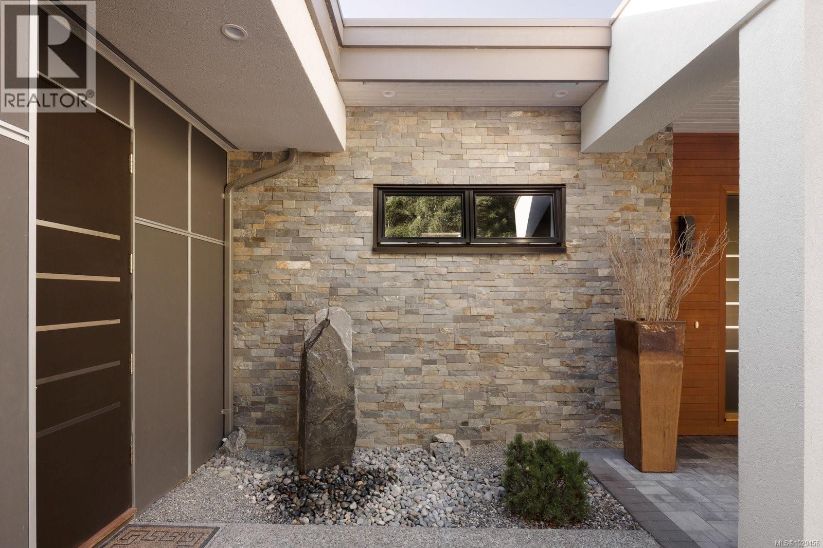 568 LANDS END RD - 29