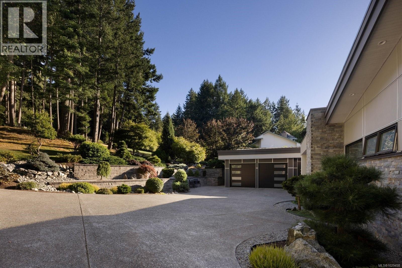 568 LANDS END RD - 30