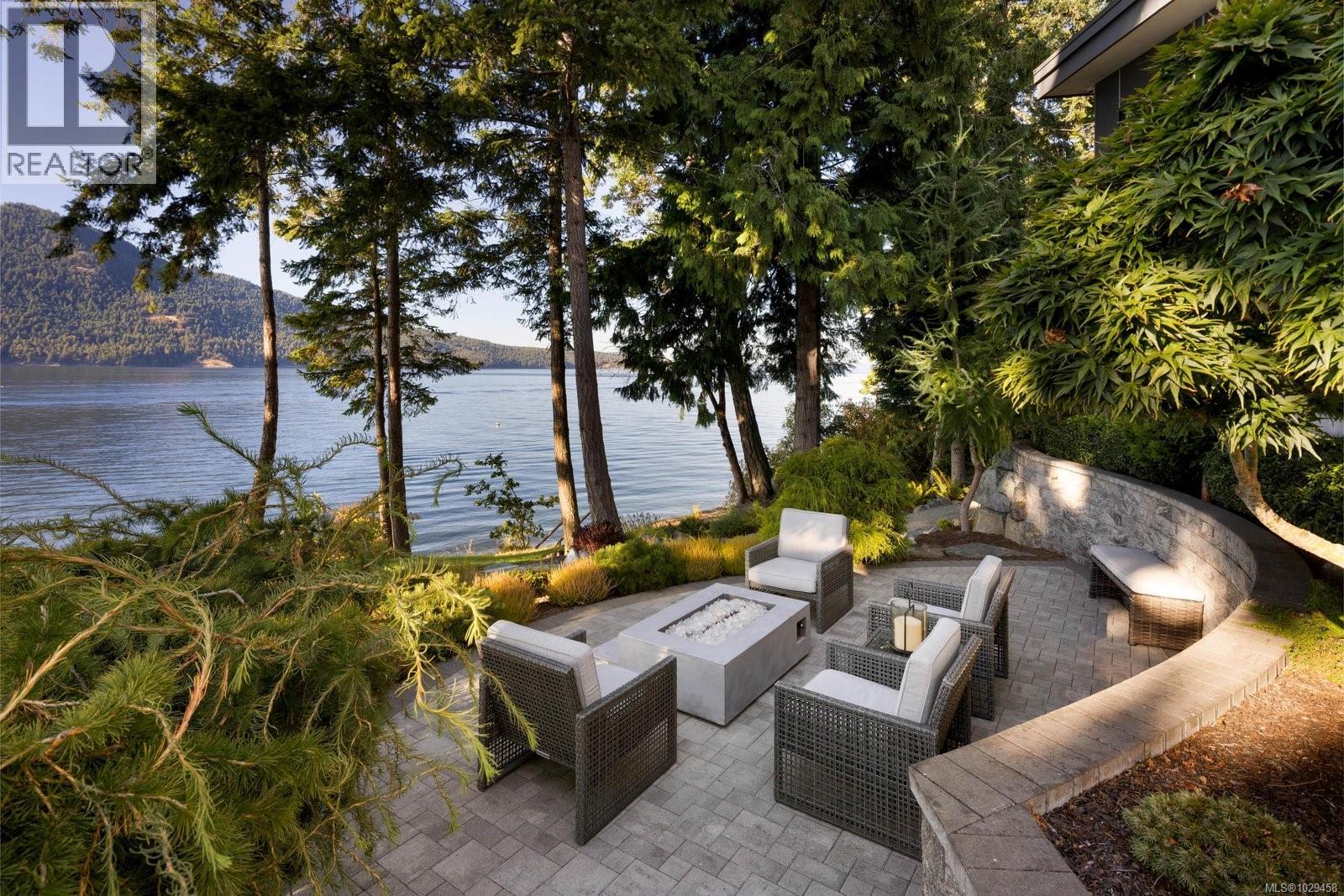 568 LANDS END RD - 34