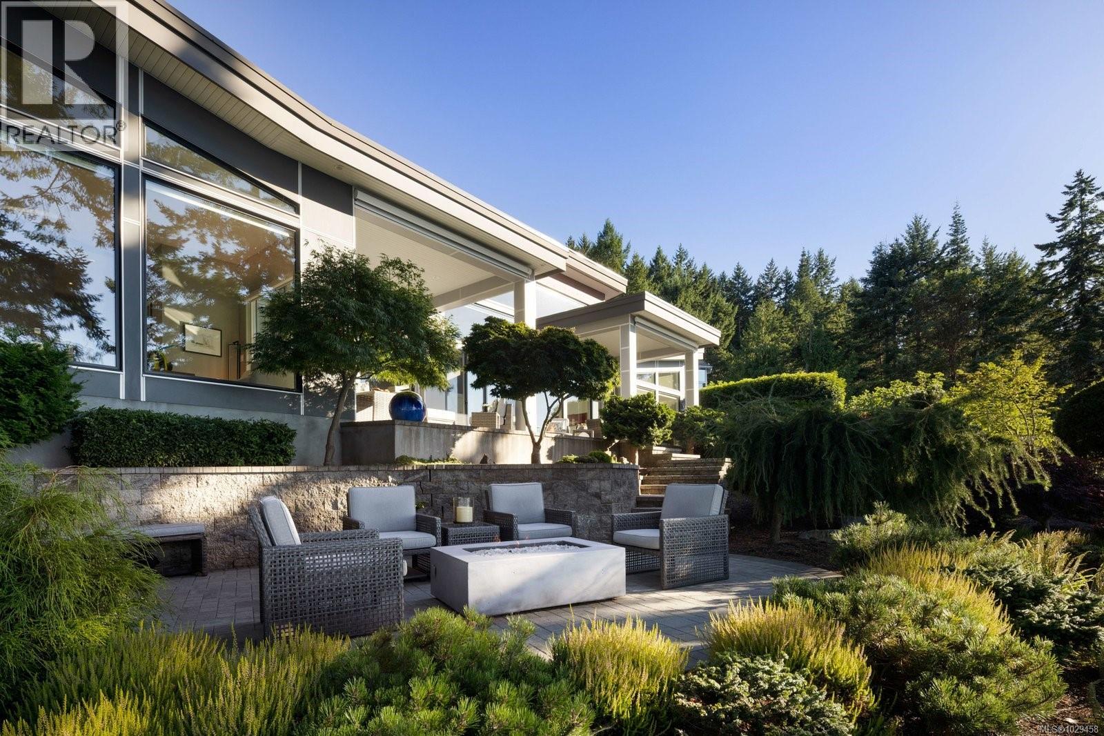 568 LANDS END RD - 36