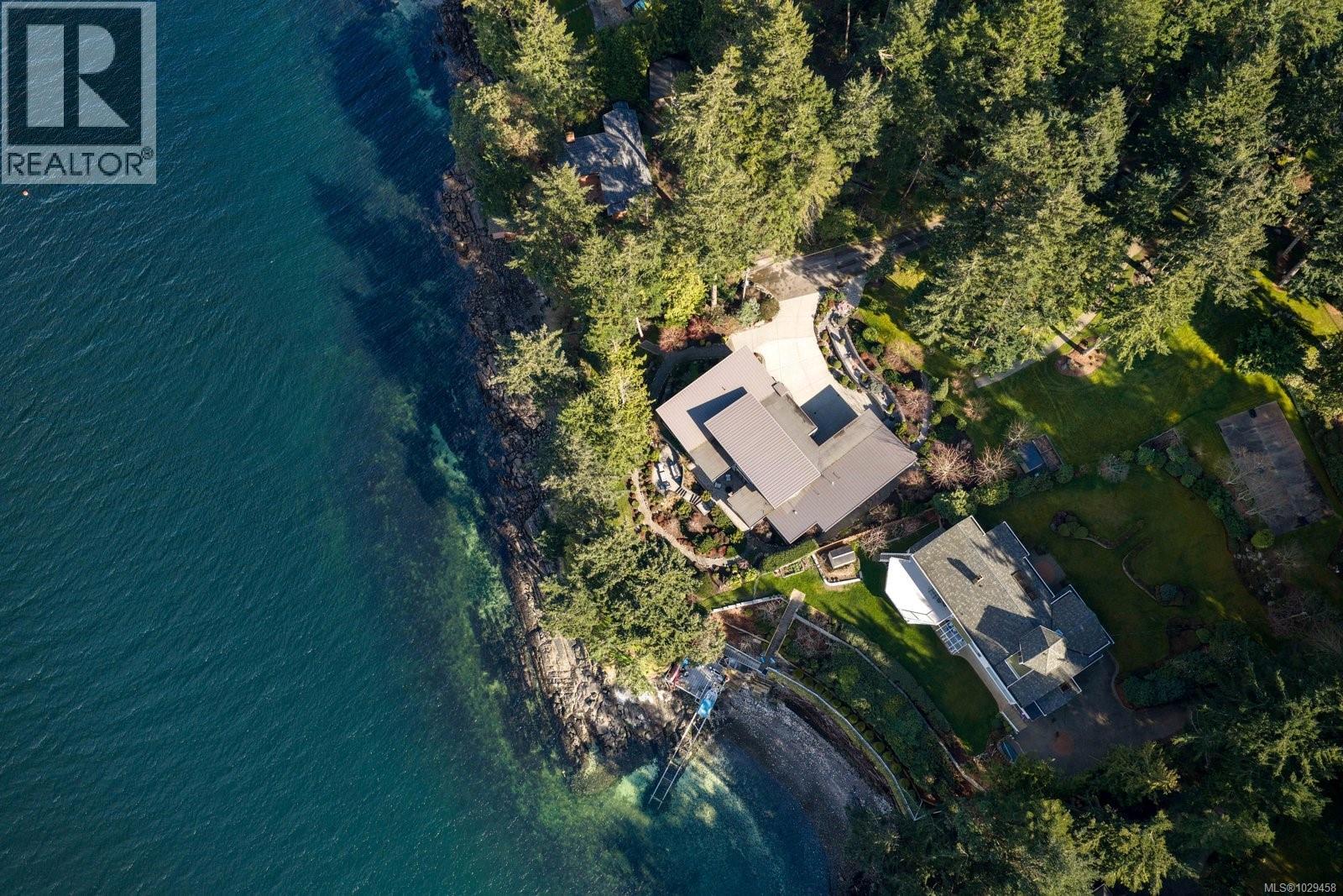 568 LANDS END RD - 43