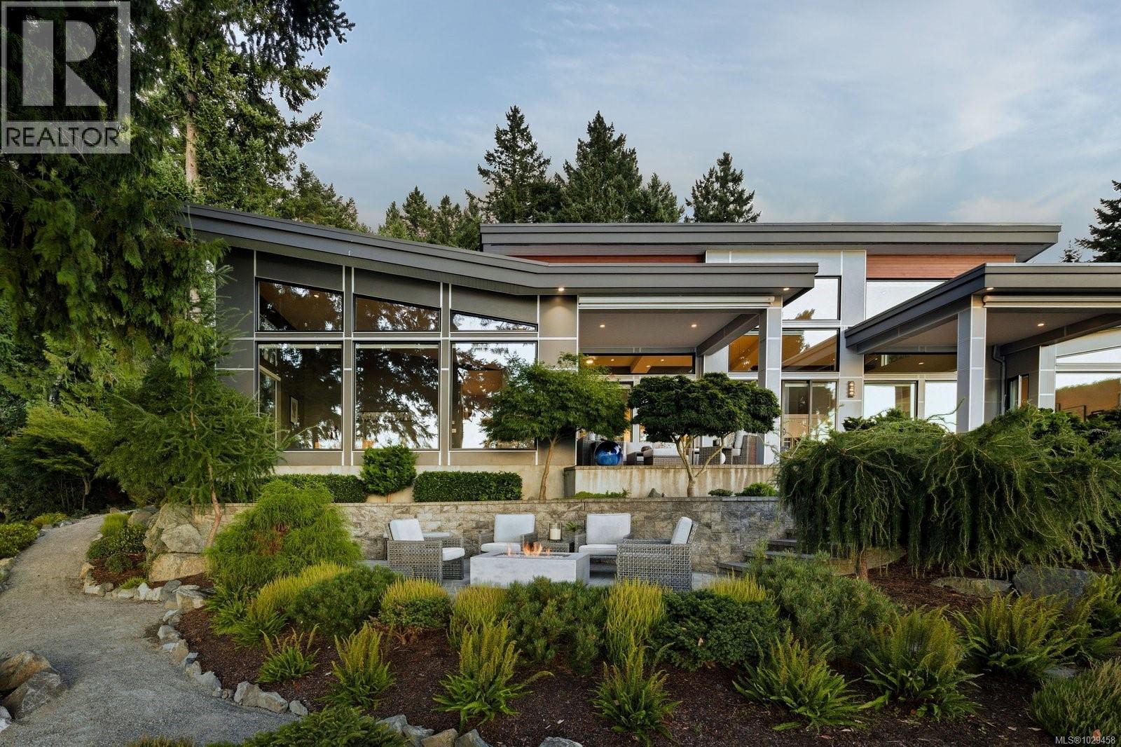 568 LANDS END RD - 44